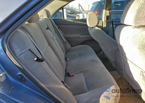 2004 Toyota Camry Le z USA, uszkodzony, nr VIN 4T1BF32K84U588117